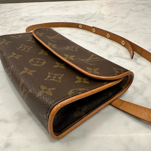 Louis Vuitton Florentine Monogram Canvas
Pochette - Picture 15 of 15